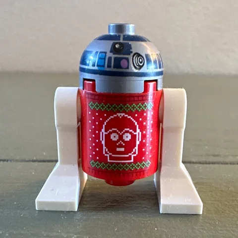 LEGO Star Wars R2-D2 Astromech Droid Minifigure Red Holiday Sweater White Legs