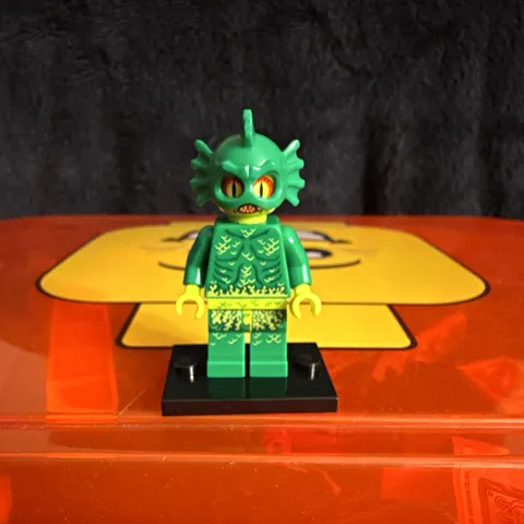 LEGO Minifigure Green Fish Creature Monster w/ Gold Accessory & Black Stand