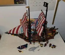 LEGO Pirates Brickbeard's Bounty Set 6243 Complete All Minifigures Read Descript