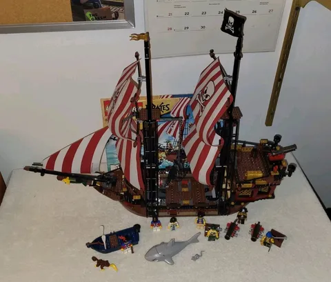 LEGO Pirates Brickbeard's Bounty Set 6243 Complete All Minifigures Read Descript