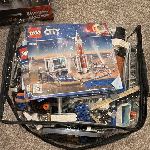LEGO City Space Deep Space Rocket & Launch Control 60228 837 pcs Complete 