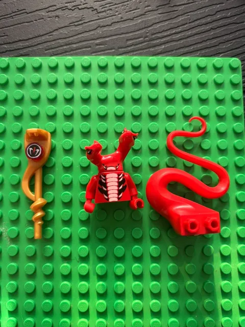 LEGO Ninjago Fangtom Snake General Minifigure Ultra Rare Retired njo0049 9445