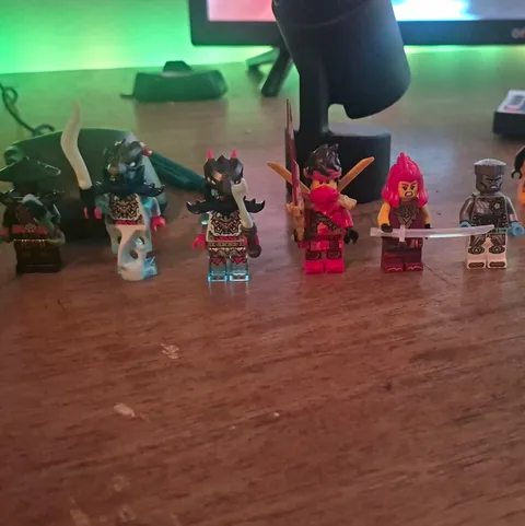 LEGO Minifigures Lot Mixed Characters w/ Accessories (Weapons)