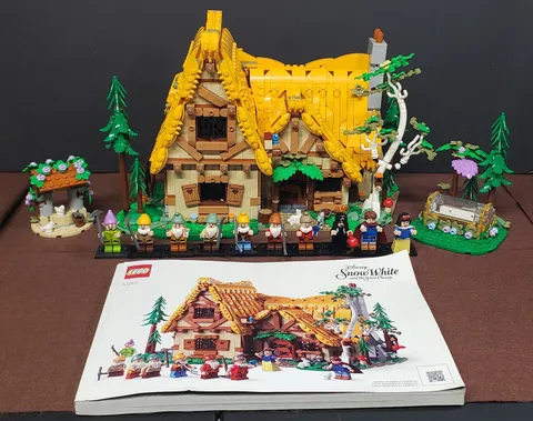 Lego Disney: Snow White and the Seven Dwarfs' Cottage (43242) 100% Complete