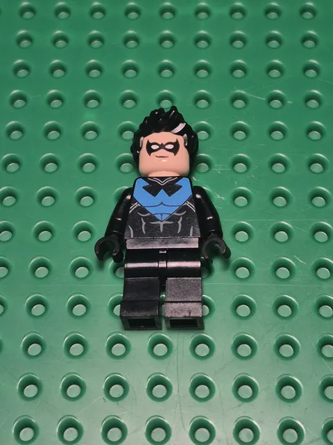 Lego Nightwing Minifigure Minifig DC Super Heroes Batman II 30606 sh0294