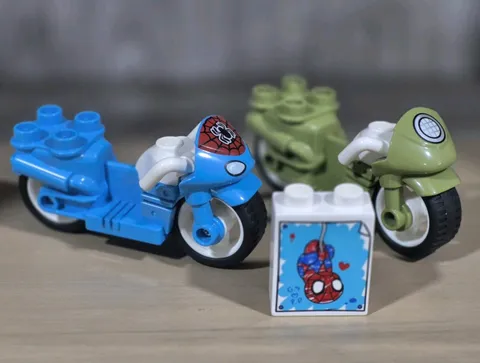 SPIDERMAN Lego Duplo MARVEL Superhero Blue Motorcycle & Bonus Green Bike!