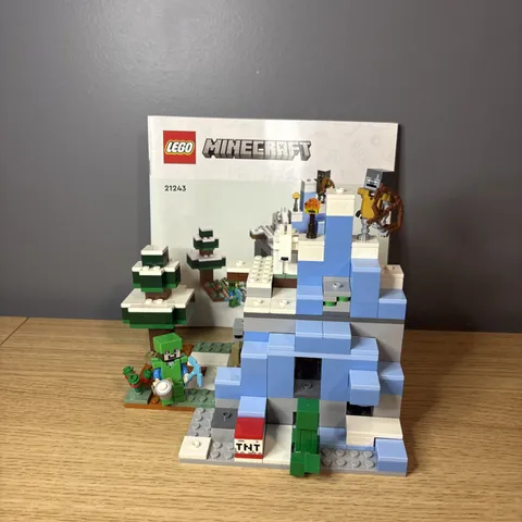 LEGO Minecraft: The Frozen Peaks (21243) 100% Complete with Instructions