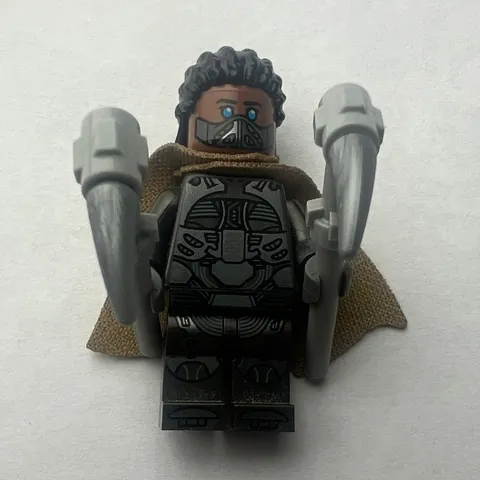LEGO Plastic Minifigure w/ Tan Fabric Cape & 2 Gray Weapons/Tools