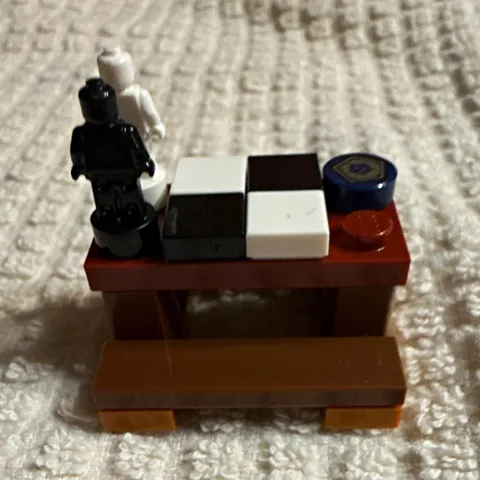 LEGO Chess Micro Table Build w/ Black & White Pieces + 2 Pawns Lot