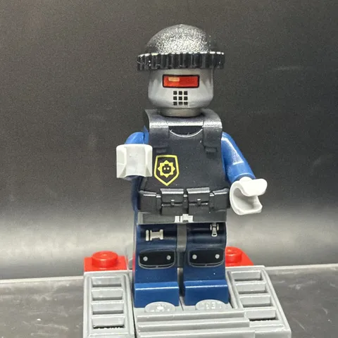 Lego Minifigure Robo SWAT Knit Cap Body Armor Vest The LEGO Movie tlm044 70808