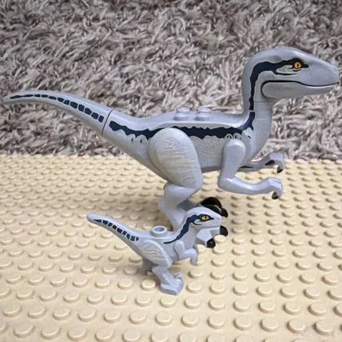 LEGO Jurassic World Velociraptor Blue and Baby Beta lot (Great Condition pieces)