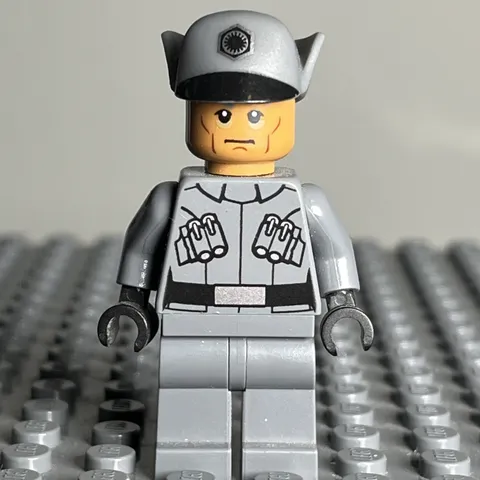 LEGO Star Wars First Order Officer Minifigure 75101 Captain Lieutenant sw0670 3i