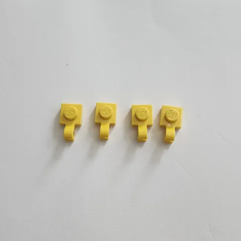 Lego 6019 (4x) Yellow Plate Modified 1 x 1 with U Clip Horizontal Grip 6852
