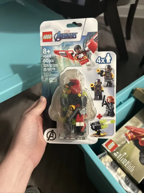 LEGO Falcon & Black Widow Team Up (40418) - New