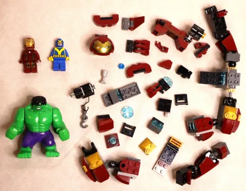 LEGO MARVEL MINIFIGURE LOT IRON MAN MK 43 HULK GIANT MAN HANK PYM + PIECES