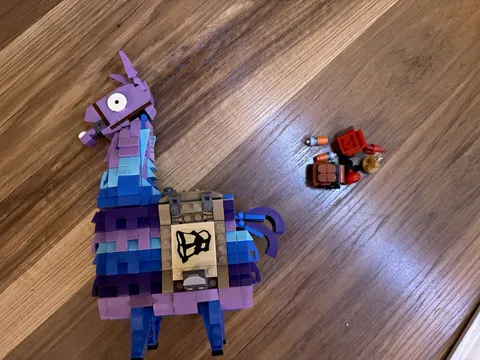 LEGO Fortnite Supply Llama 77071 Complete Set 691 Pieces Brick Separator