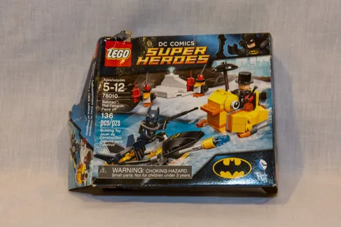 LEGO DC Comics Super Heroes: Batman: the Penguin Face Off (76010) - 100% Complet