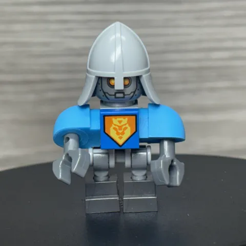 Lego Minifigure Nexo Knights King's Bot from The King's Mech 70327