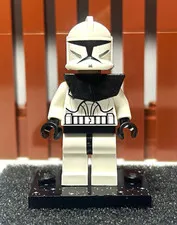 LEGO Star Wars Phase 1 Clone Trooper With Black Pauldron Minifigure￼