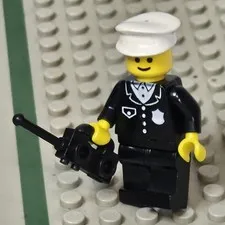 LEGO Vintage Police Headquarters 588 Minifigure 1979 Police Officer W/ Radio Hat