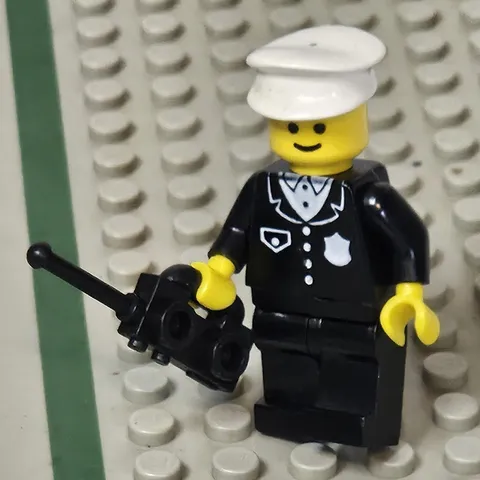 LEGO Vintage Police Headquarters 588 Minifigure 1979 Police Officer W/ Radio Hat