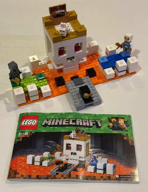 LEGO Minecraft 21145 The Skull Arena COMPLETE w/ Minifigs & Manual