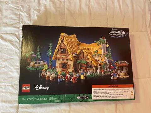 Lego Snow White and the Seven Dwarfs' Cottage