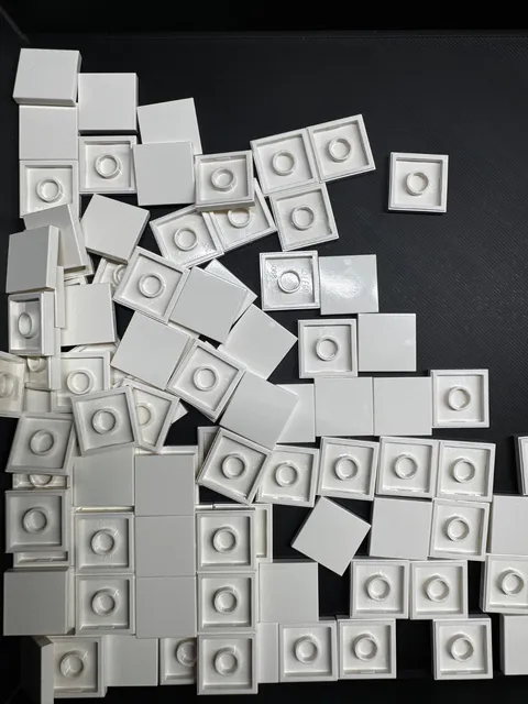 LEGO Tile 2x2 White Part 3068 - NEW - Bulk Lot of 100 Pieces.