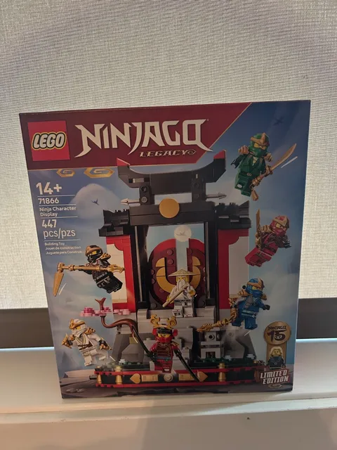 LEGO 71866 NINJAGO Legacy Ninja Character Display Set Limited Edition New Sealed