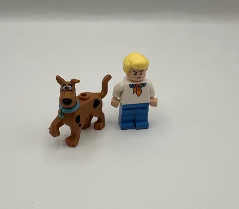 Lego Scooby Doo Fred & Scooby Doo Minifigures