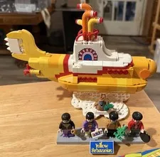 LEGO Ideas 21306 The Beatles Yellow Submarine Complete