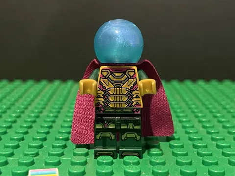 LEGO MYSTERIO gold armour Minifigure MARVEL 76184 sh0783