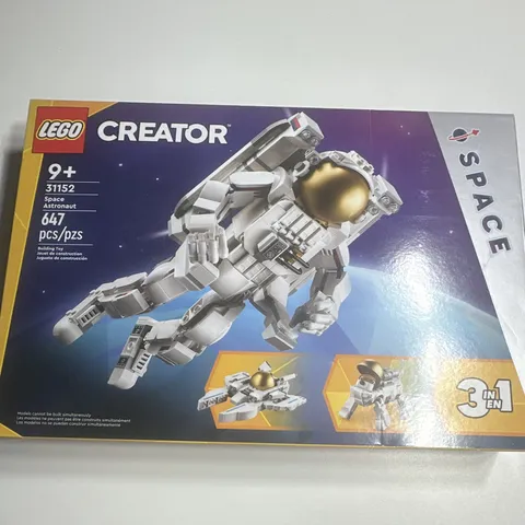 LEGO Creator Space Astronaut 31152 3-in-1 Set Stand Included 647 pcs 9+