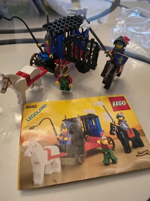 Lego 6039  - Castle - Lion Knights - Instructions - No Box - Twin Arm Launcher