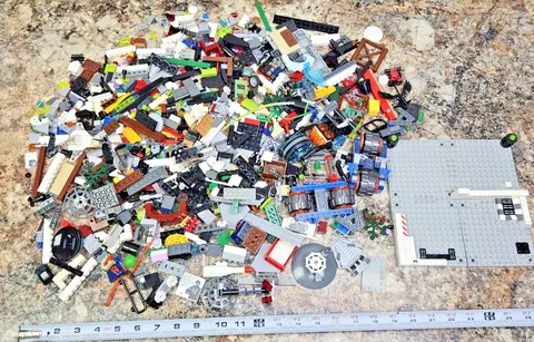3 POUNDS MIXED AUTHENTIC LEGO PARTS AND PIECES AS PICTURED