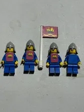 Lego Classic Yellow Castle Knight Minifigures lot of 4 w flag 375 6075