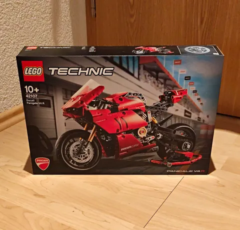 LEGO TECHNIC Ducati Panigale V4 R 42107 (646 pieces) ages 10+ 2020