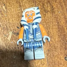 LEGO Ahsoka Tano Minifigure Blue Outfit Gray Legs Blue/White Headpiece