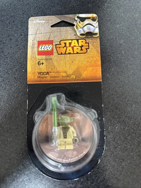 Disney Lego STAR WARS Yoda Magnet Mini Figure with Light Saber Sealed NiSB