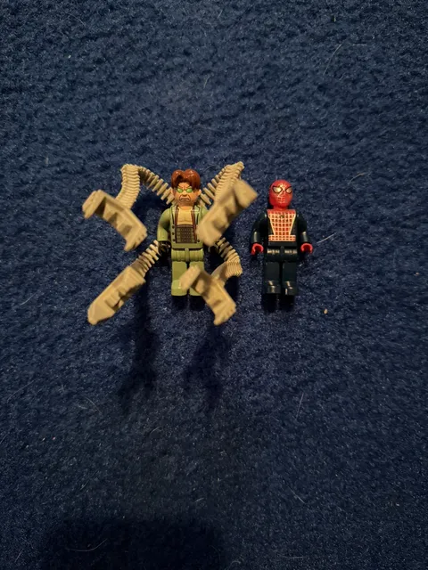 Lego Junior Spiderman and Doc Ock Minifigure Lot 4858 4860
