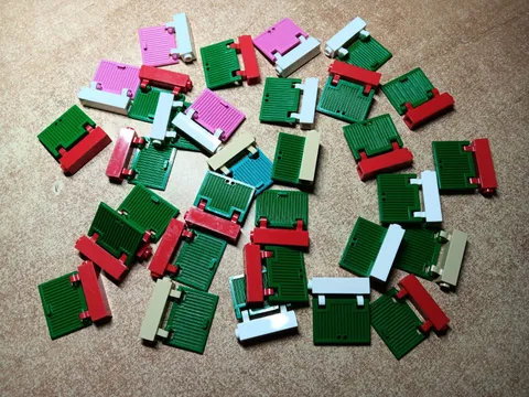 LEGO BULK LOT 32 WINDOW SHUTTER 1X2X3 W HINGES #60800 WITH HOLDER 1X1X3