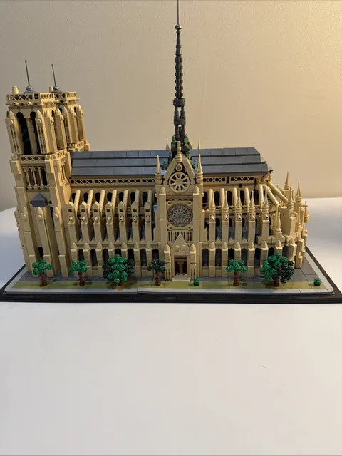 LEGO Architecture 21061 Notre-Dame de Paris Fully Assembled