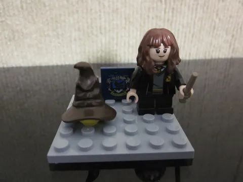 Lego Harry Potter Minifigures Hermione Granger and Sorting Hat