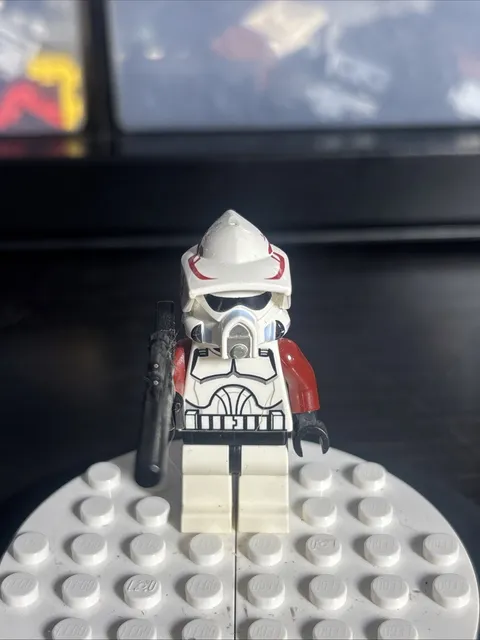 LEGO Star Wars Elite Clone ARF Trooper Minifigure Red Arms 9488 Rancor Battalion