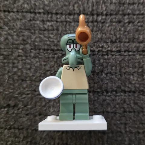 LEGO SpongeBob SquarePants Squidward Minifigure from LEGO Minifigures Set