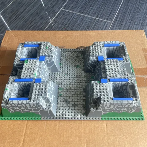 LEGO 30271pb01 Raised 3D Baseplate 32x48 8781 Knights Kingdom