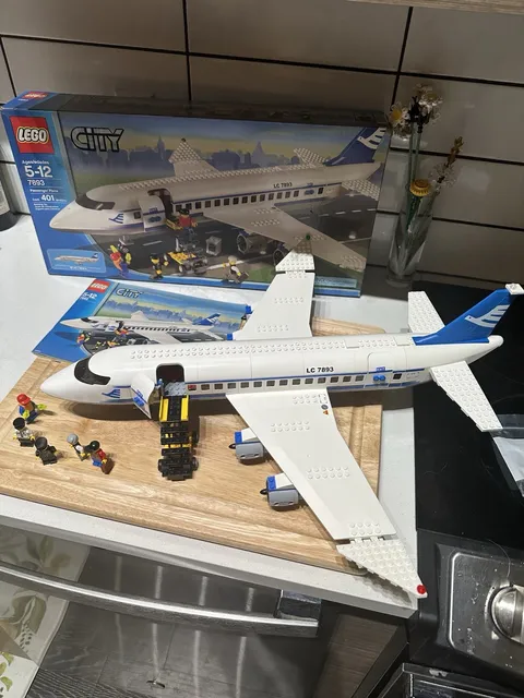LEGO CITY: Passenger Plane (7893) Used For Display Complete!!
