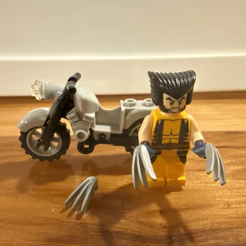 LEGO Wolverine Minifigure 6866 Marvel X-Men Chopper Showdown Claws Motorcycle