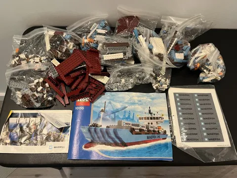 LEGO Sculptures: Maersk Line Container Ship 10155