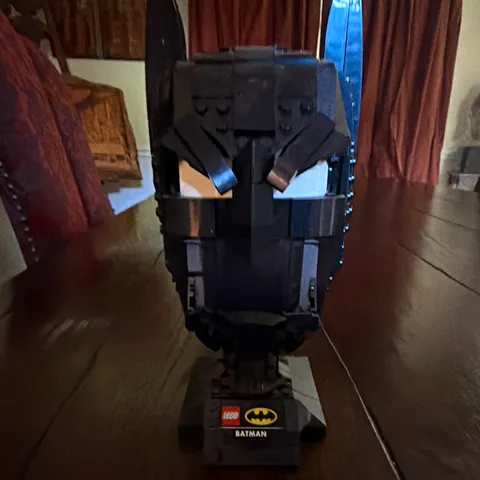 LEGO Batman Cowl 76182 Display Stand Included DC Set 410 Pieces 18+